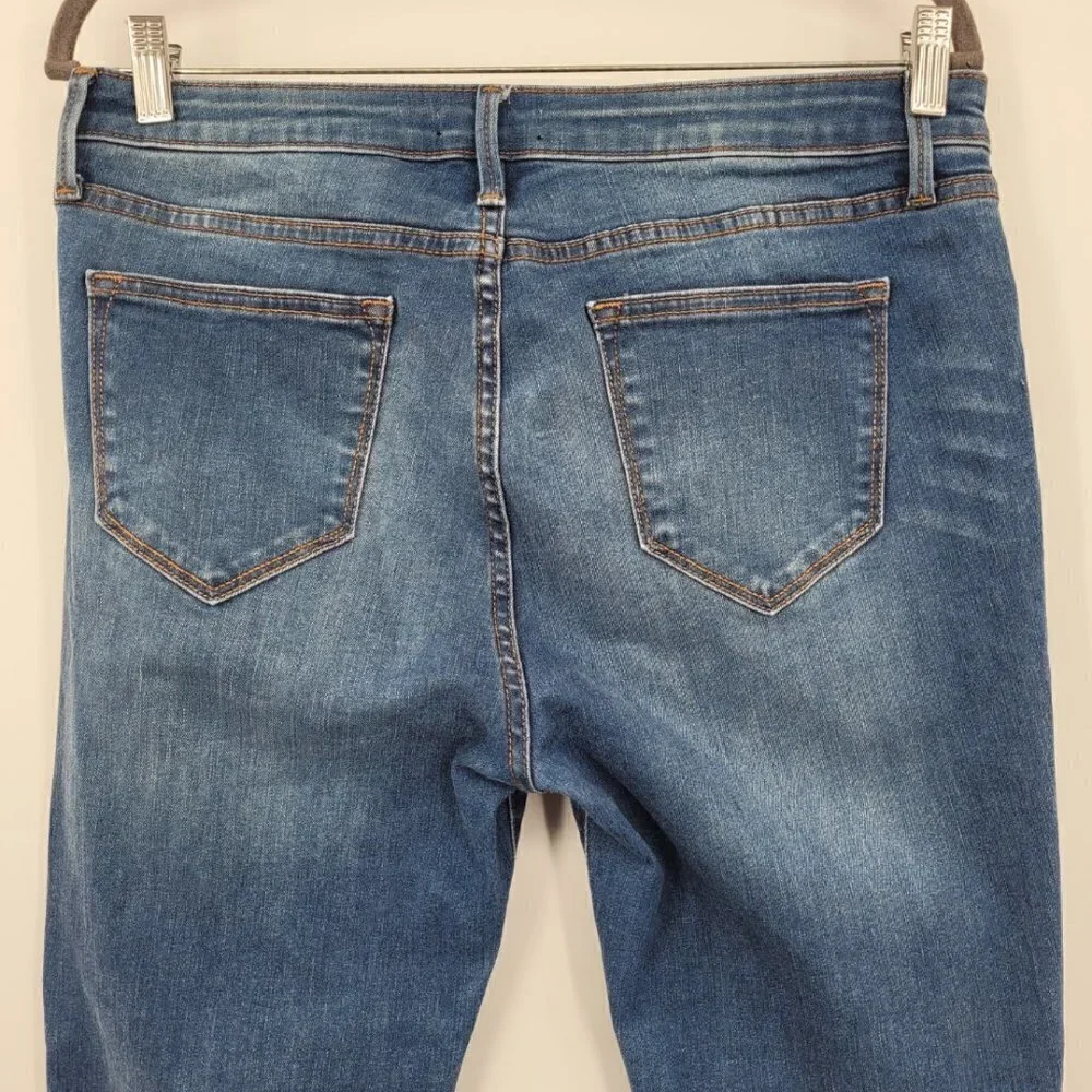 Button-Front Jagged Hem Cropped Straight-Leg Jeans